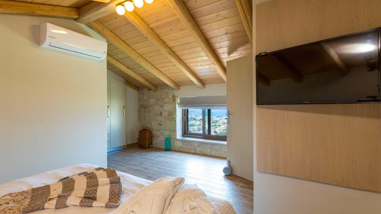 Villa Emilia I Luxury, Amazing Seaview, Next To The Town Kissamos Exterior photo