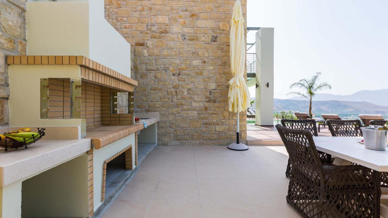 Villa Emilia I Luxury, Amazing Seaview, Next To The Town Kissamos Exterior photo
