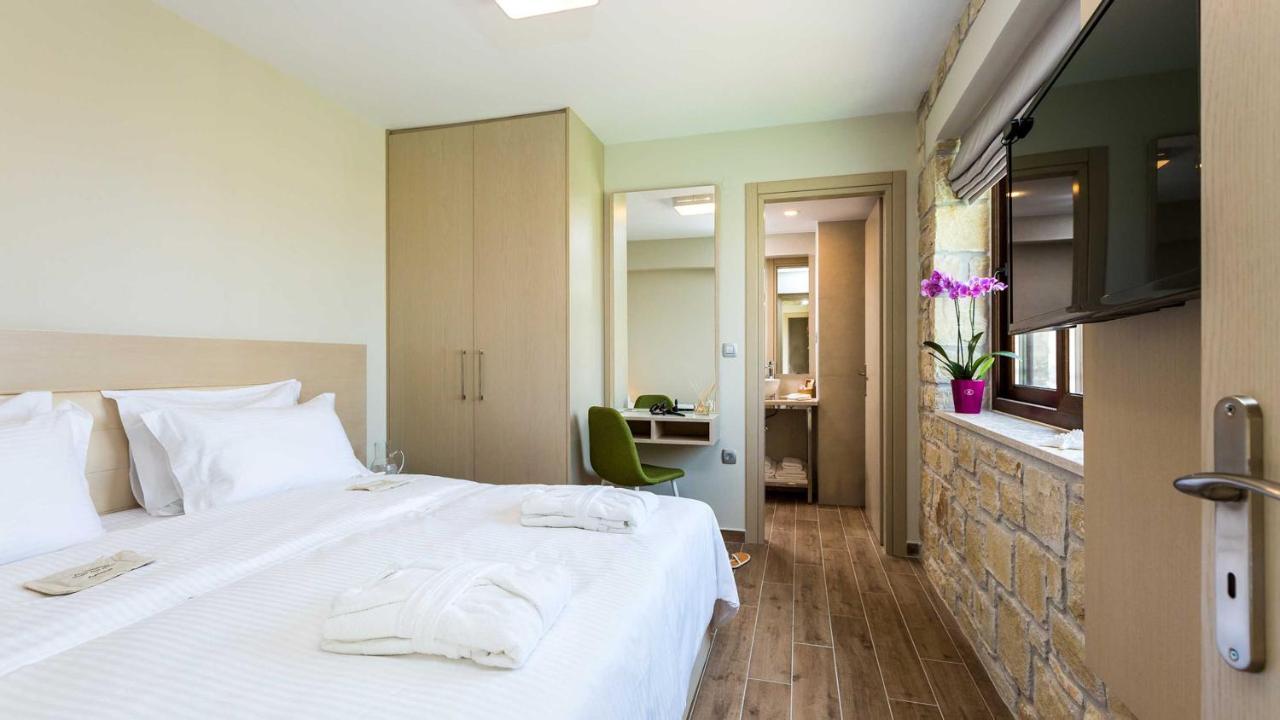 Villa Emilia I Luxury, Amazing Seaview, Next To The Town Kissamos Exterior photo